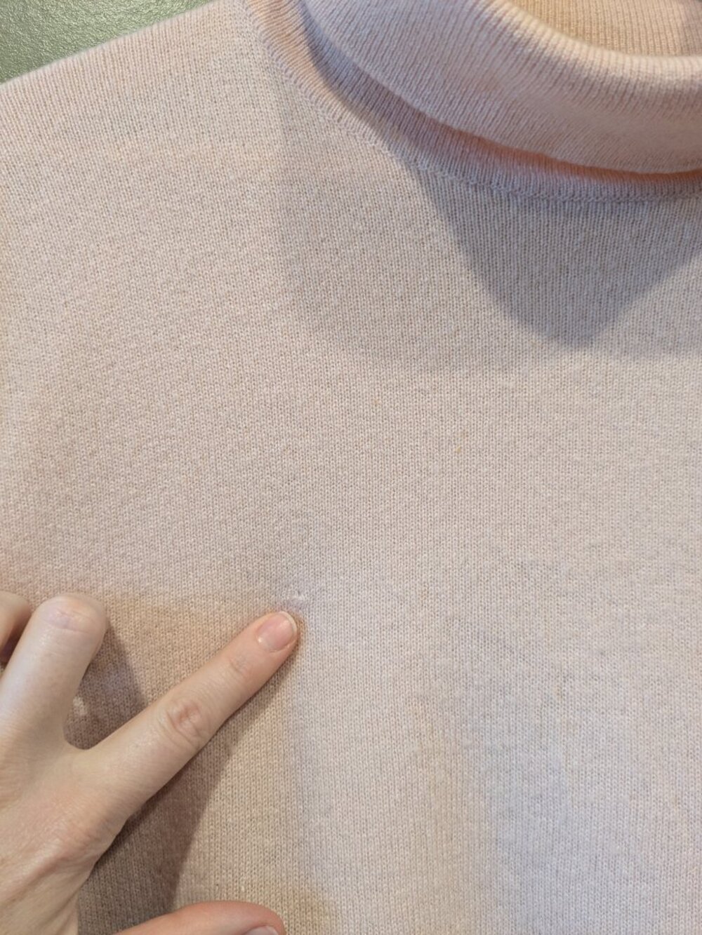 Pringle Scotland 100% Cashmere Soft Pink Roll Turtleneck Sweater Md/Lg Heritage - Picture 4 of 15